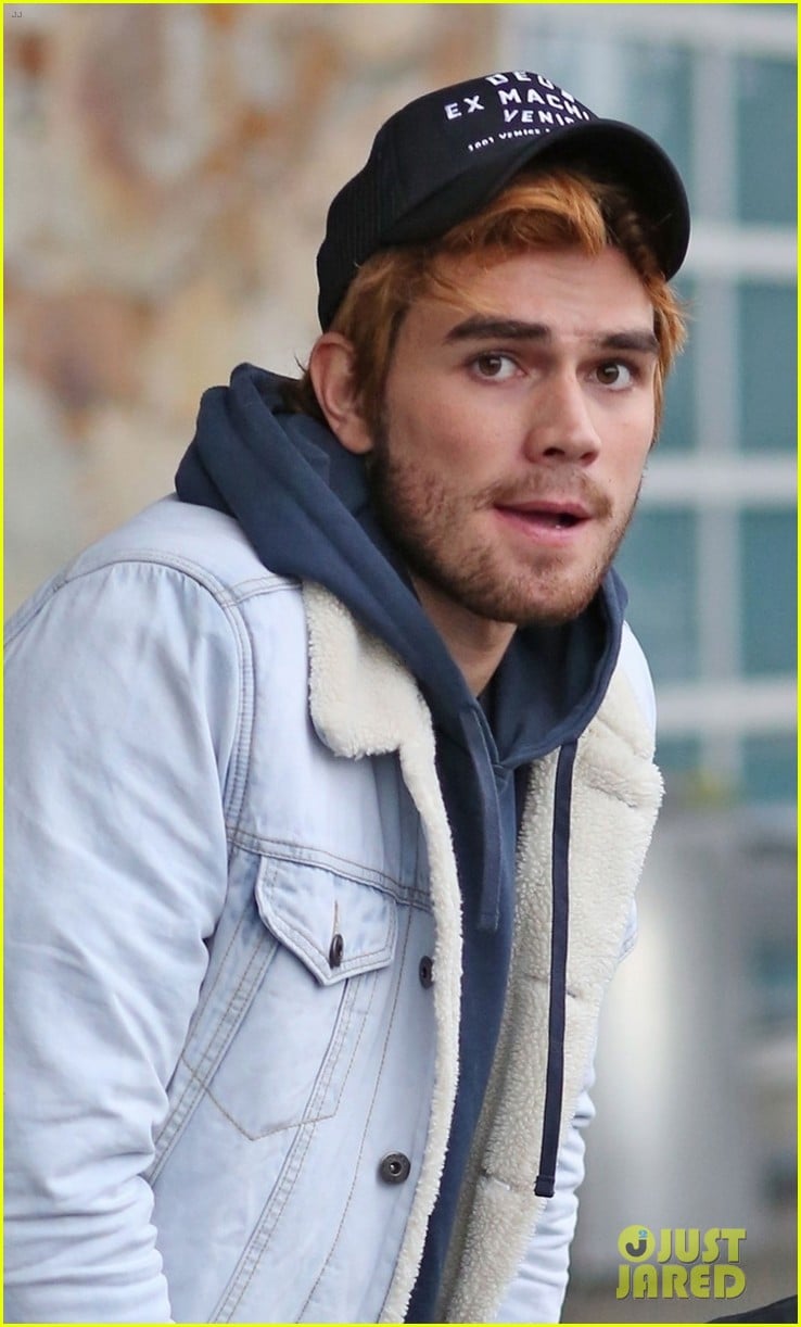 KJ Apa Arrives In Vancouver With Mystery Blonde | Photo 1132639 - Photo