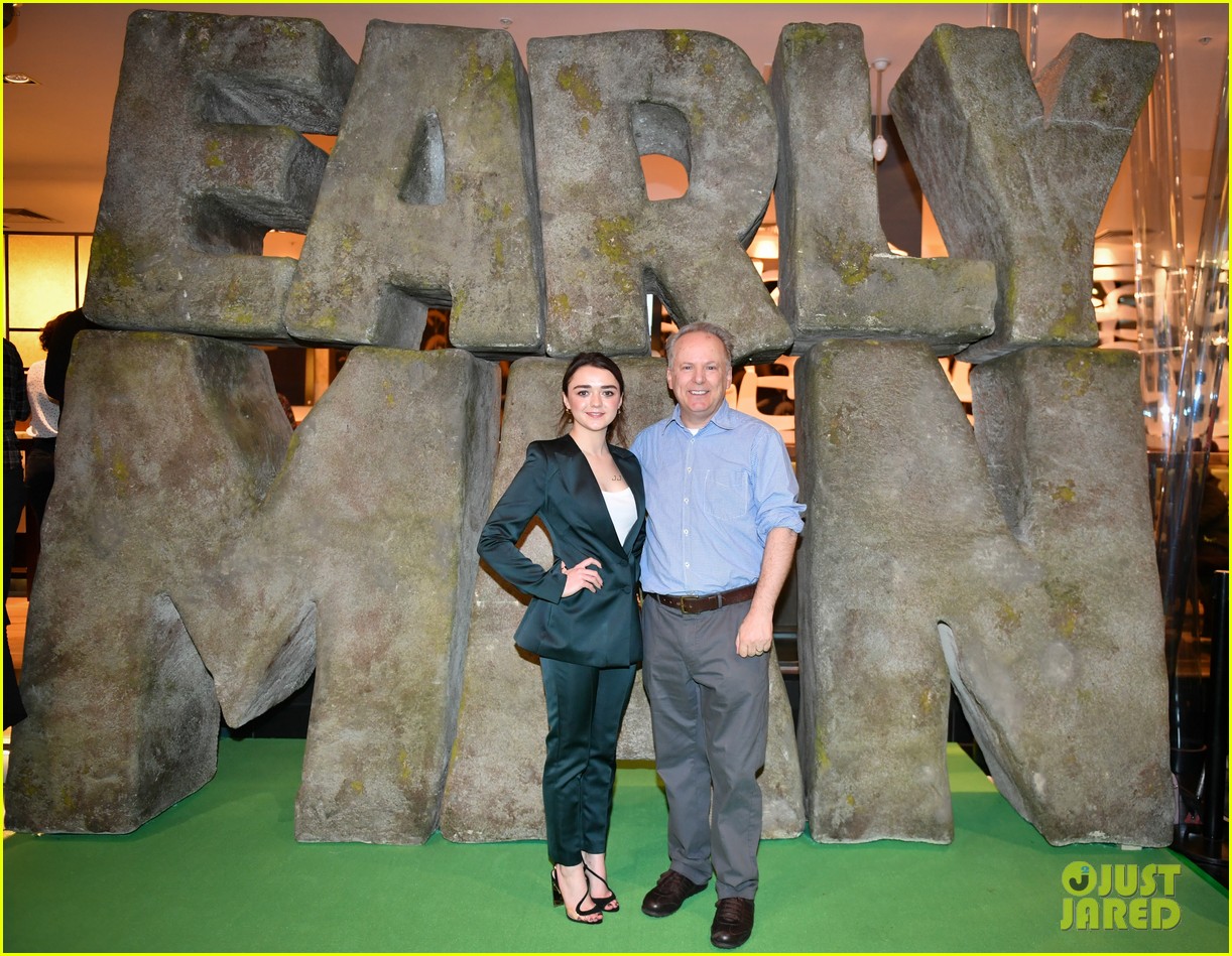 Full Sized Photo of maisie williams early man event 02 | Sophie Turner