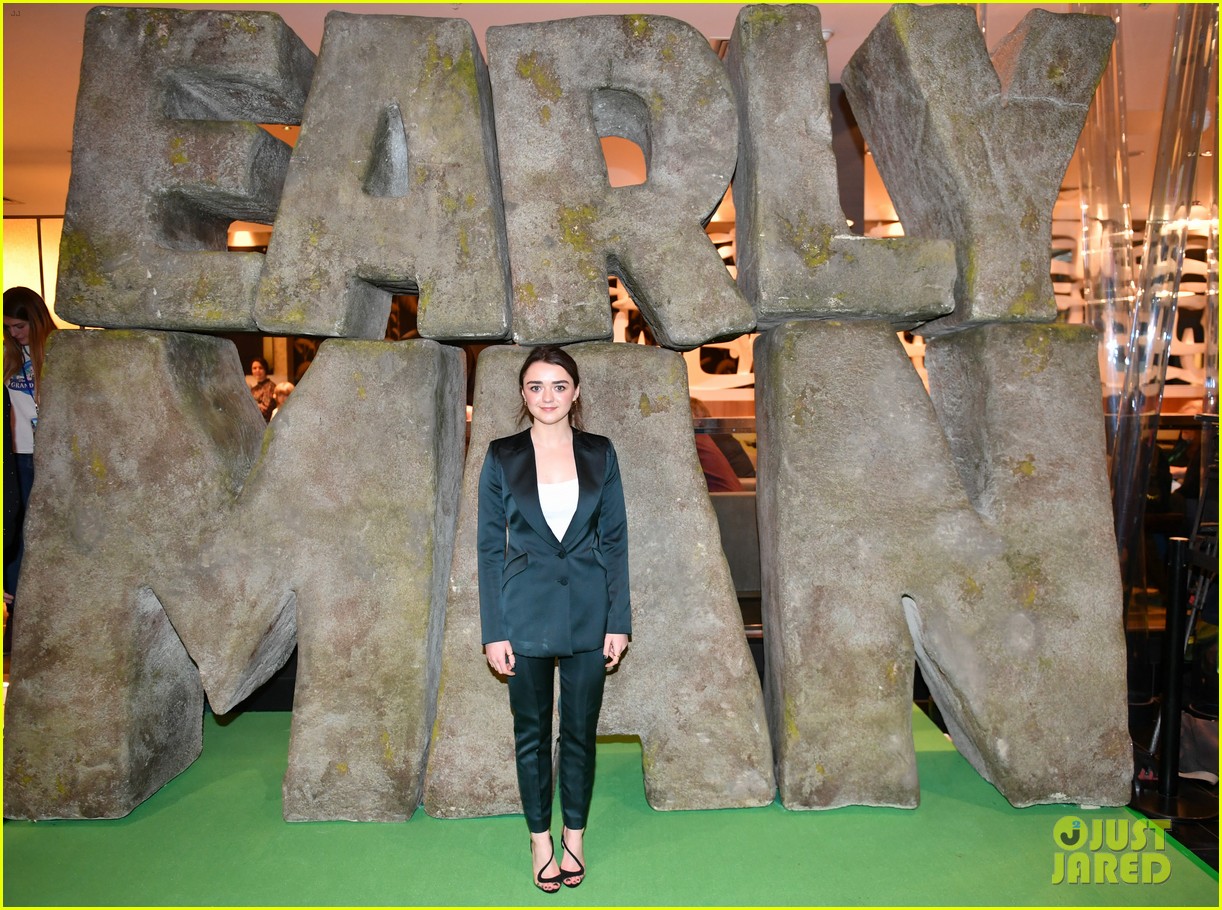 Full Sized Photo of maisie williams early man event 05 | Sophie Turner