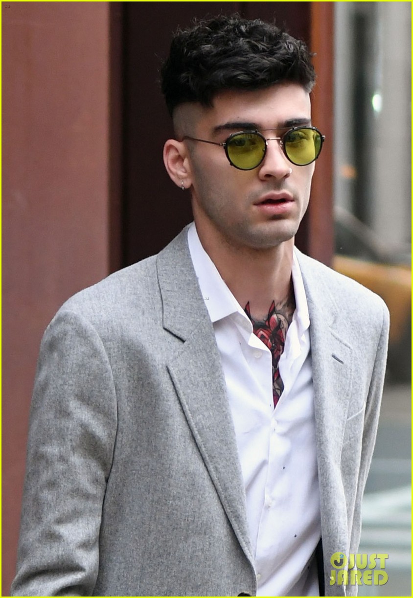 Zayn Malik Looks So Handsome In His Grey Suit Photo 1133353 Photo Gallery Just Jared Jr 