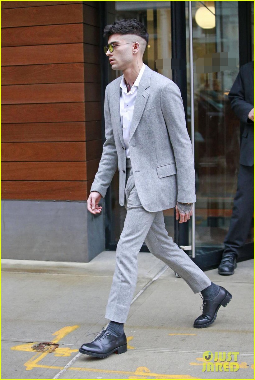 Zayn Malik Looks So Handsome In His Grey Suit Photo 1133356 Photo Gallery Just Jared Jr 