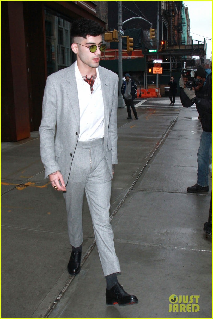 Zayn Malik Looks So Handsome in His Grey Suit | Photo 1133358 - Photo ...