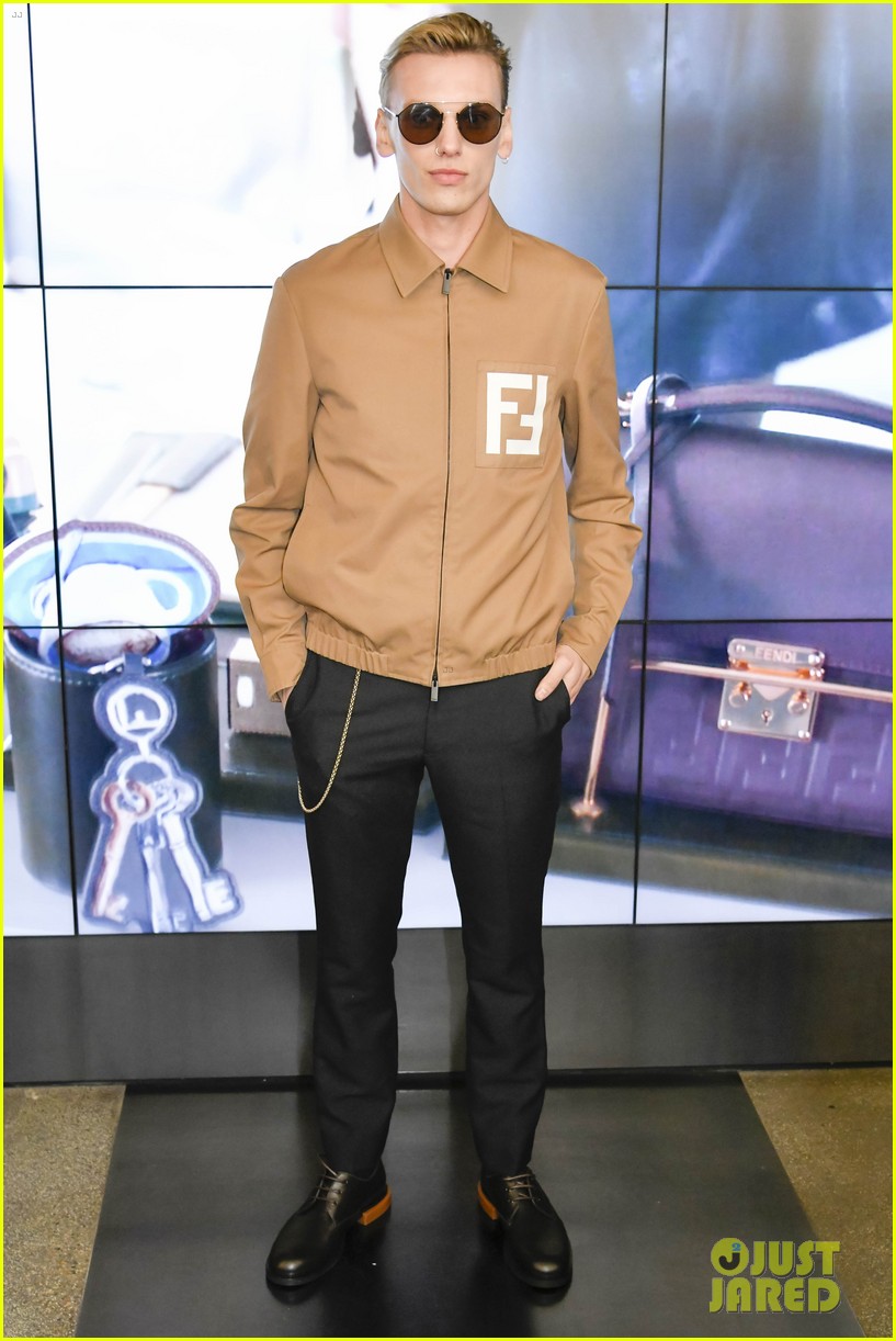 liam payne jamie campbell bower fendi show 04