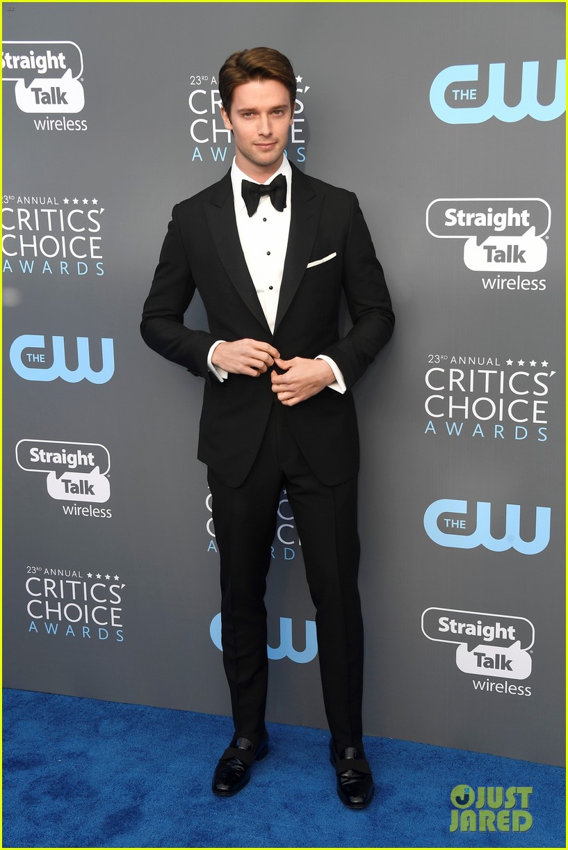 skyler samuels patrick schwarzenegger present together at critics choice awards 2018 12