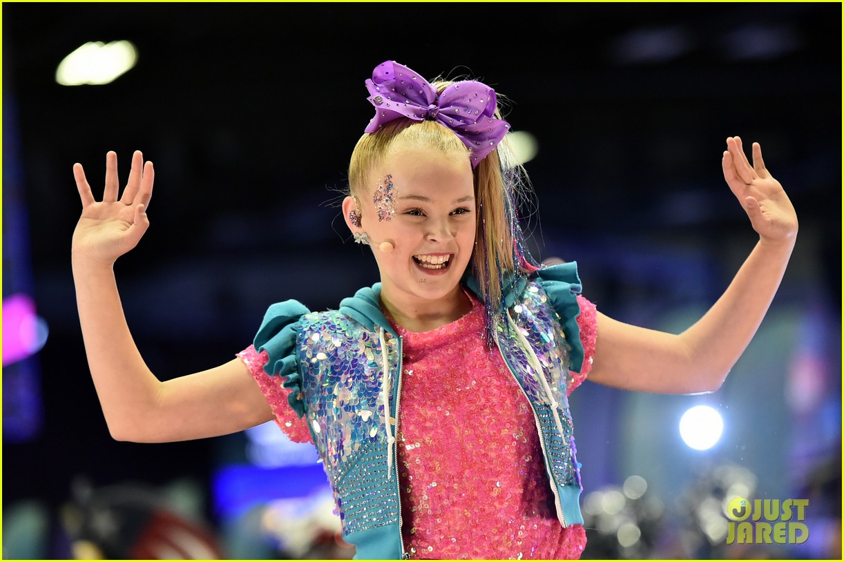 JoJo Siwa Takes The Stage at NFL Play 60 Kids Day During Super Bowl ...