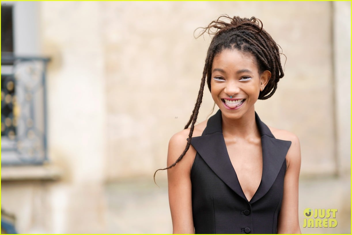 Willow Smith Rocks Silver Eye Makeup at Dior Show | Photo 1134614 ...