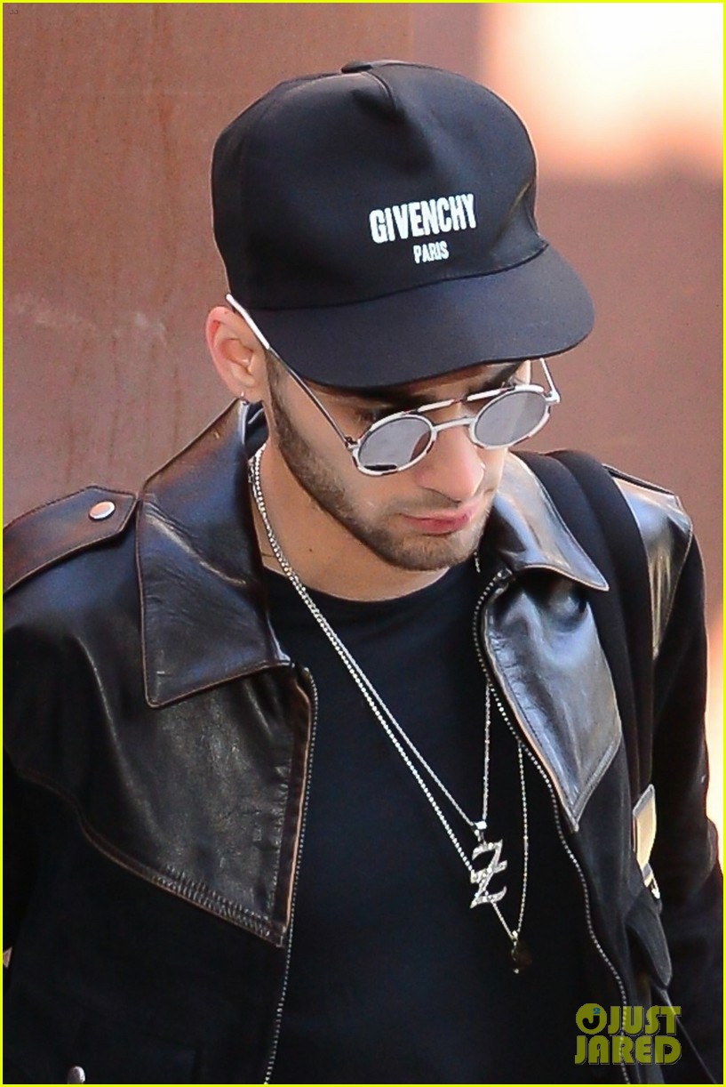 Zayn Malik Heads Out of Gigi Hadid's Apartment After Teasing His New ...