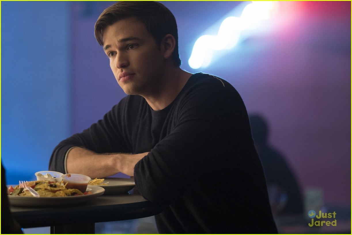 Holden & Charlie Go Bowling on Tonight's 'Beyond' | Photo 1140610 ...