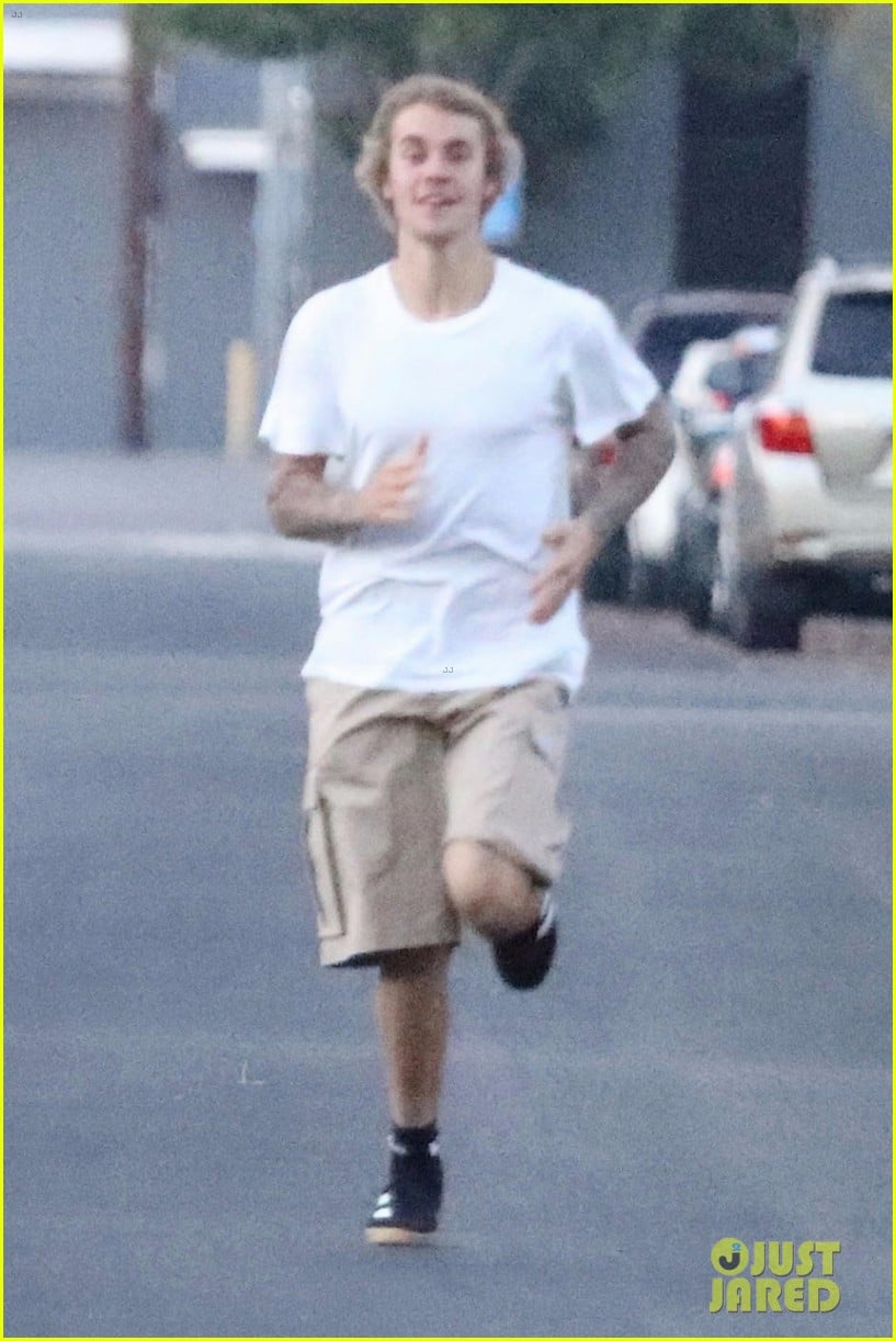 Justin Bieber Shows Off His Athletic Skills in the Street! | Photo ...