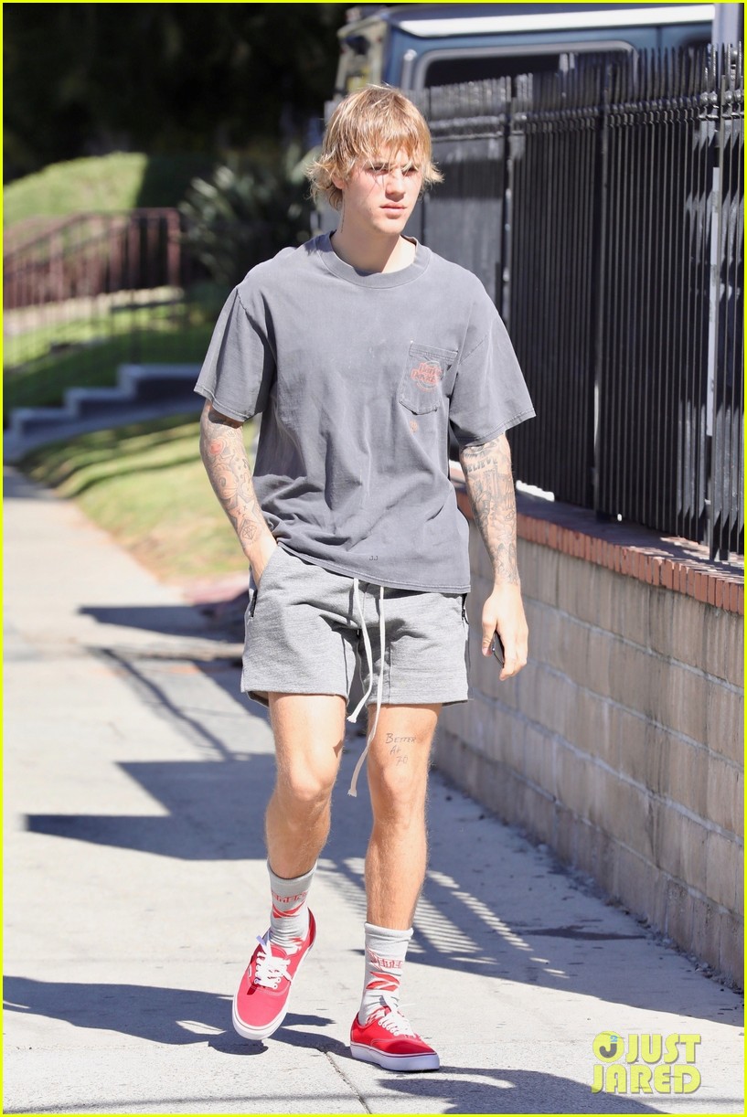 Justin Bieber Kicks Off His Day With a Church Service! | Photo 1142575 ...