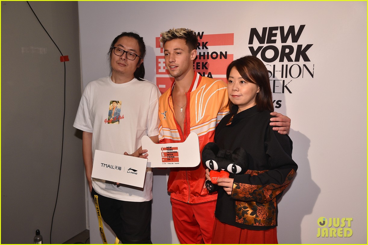 Full Sized Photo Of Cameron Dallas Sits Shirtless In Ni Ling Front Row At Nyfw 11 Cameron 9943