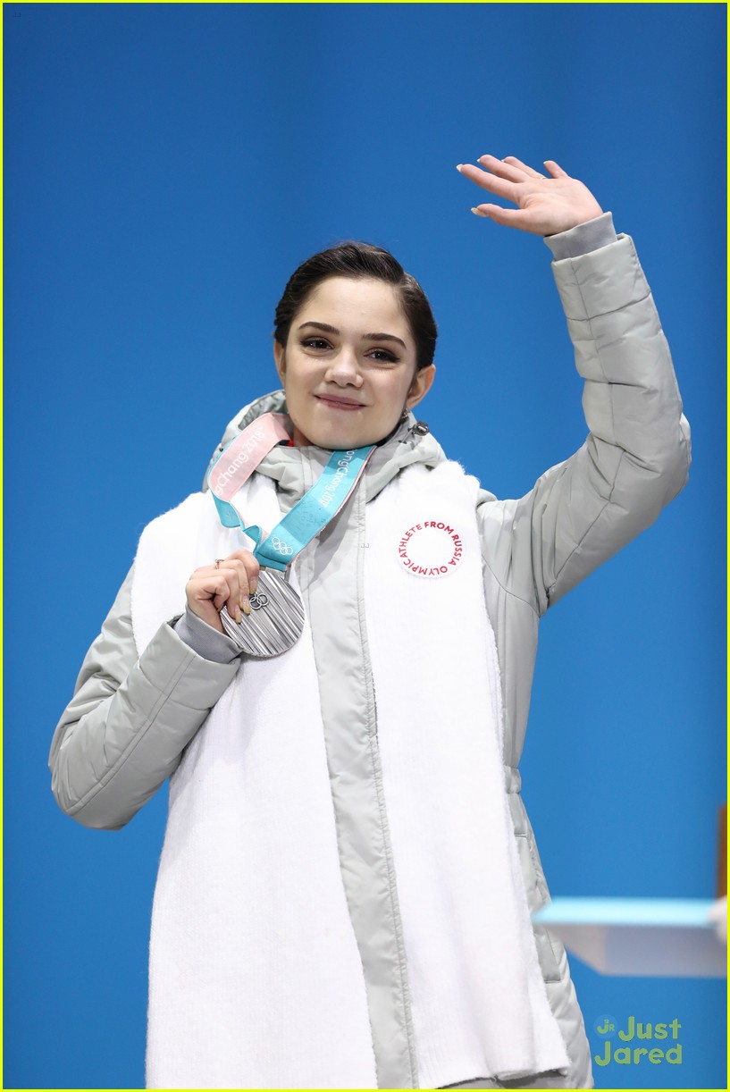 evgenia medvedeva meets exo olympics dreams come true 02
