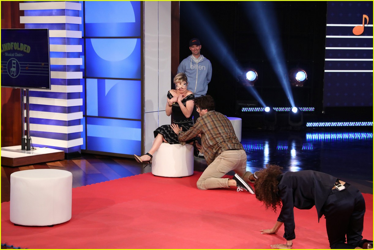 Full Sized Photo of the fosters cast make ellen debut play blindfold