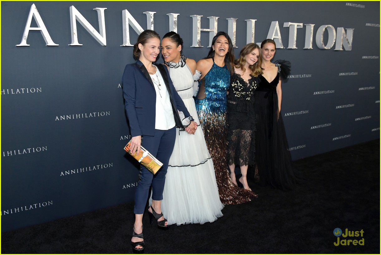 Gina Rodriguez Looked Like An Actual Mermaid Queen at the 'Annihilation ...