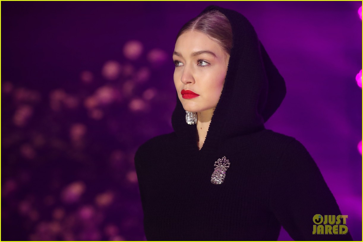 Full Sized Photo of gigi hadid bella hadid and karlie kloss hit the