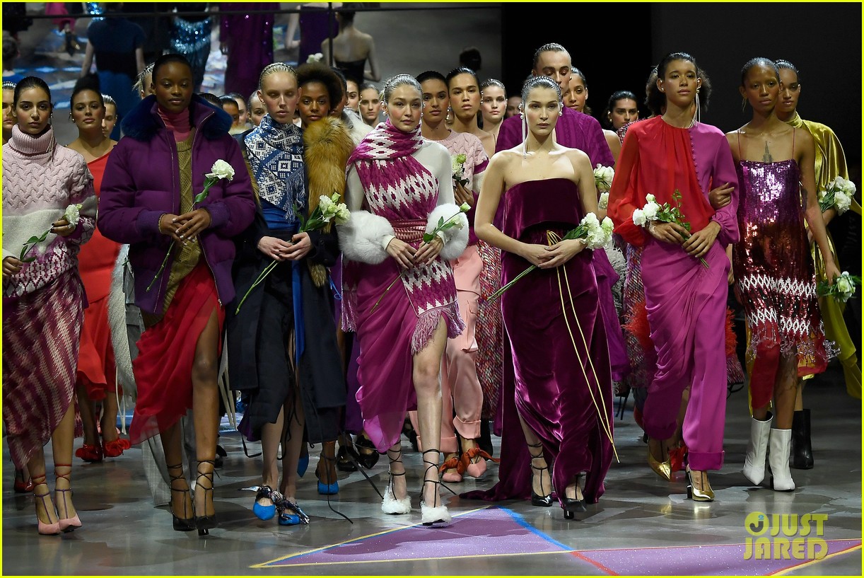 Full Sized Photo of gigi hadid bella hadid and karlie kloss hit the