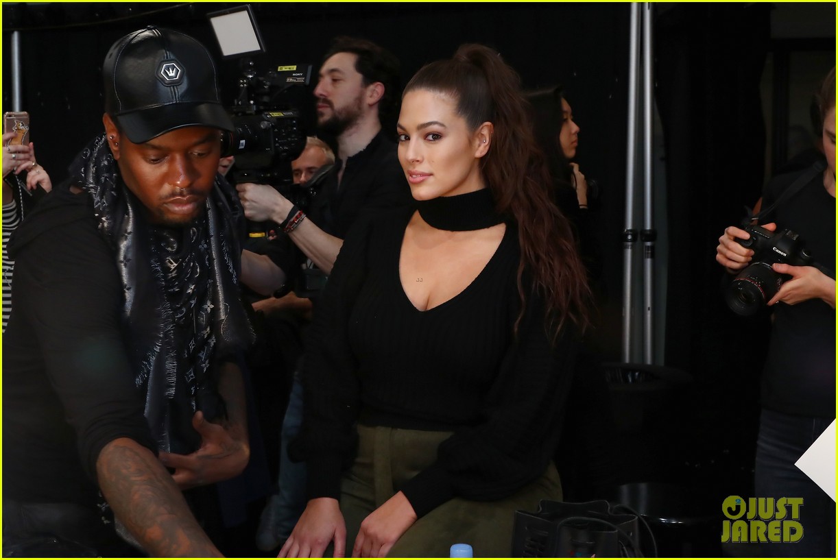 Full Sized Photo of gigi hadid bella hadid and karlie kloss hit the