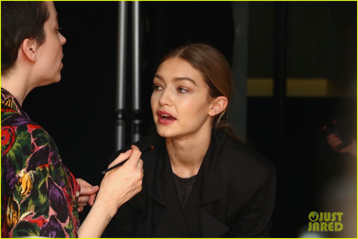 Full Sized Photo of gigi hadid bella hadid and karlie kloss hit the