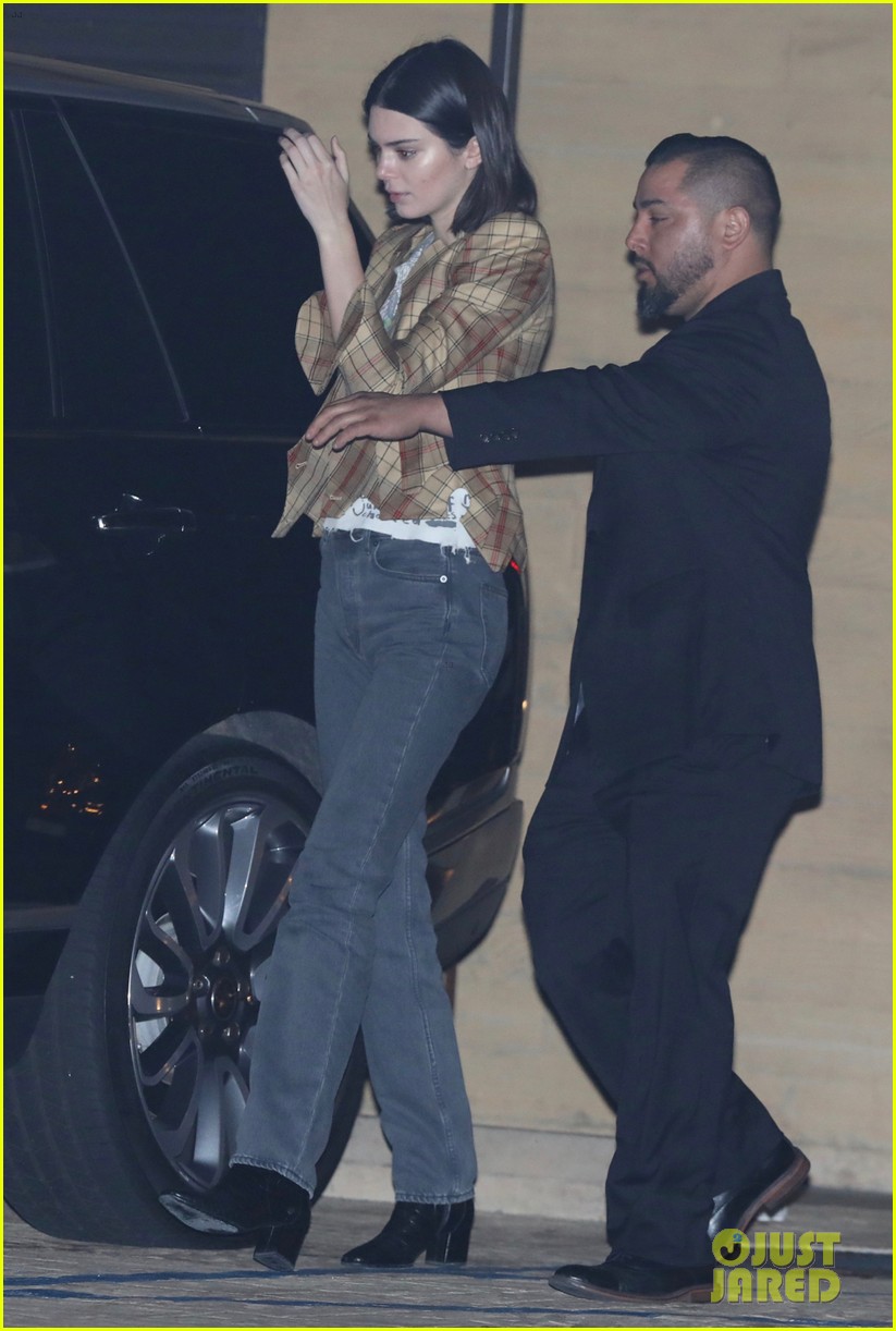 Full Sized Photo of kendall jenner dinner nobu 04 | Kendall Jenner May