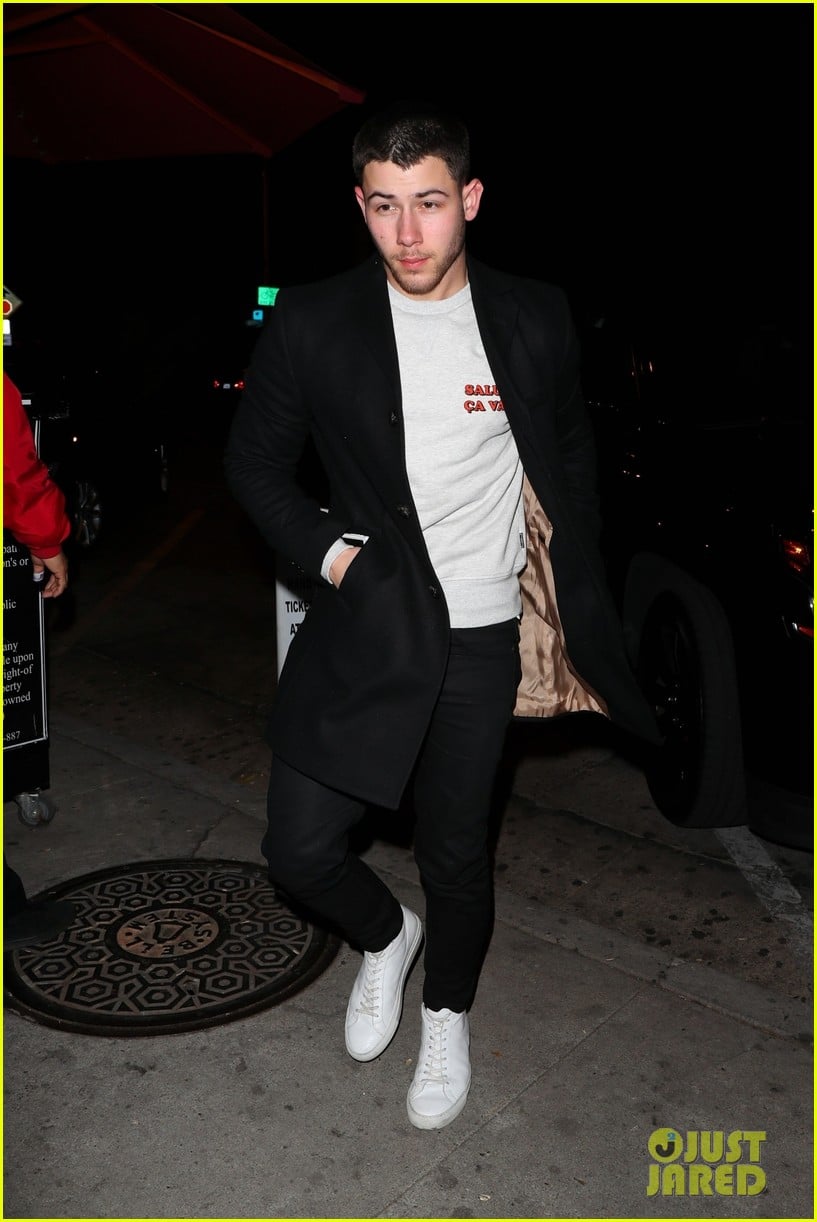 Nick Jonas Hangs Out with Friends in West Hollywood! | Photo 1141871 ...