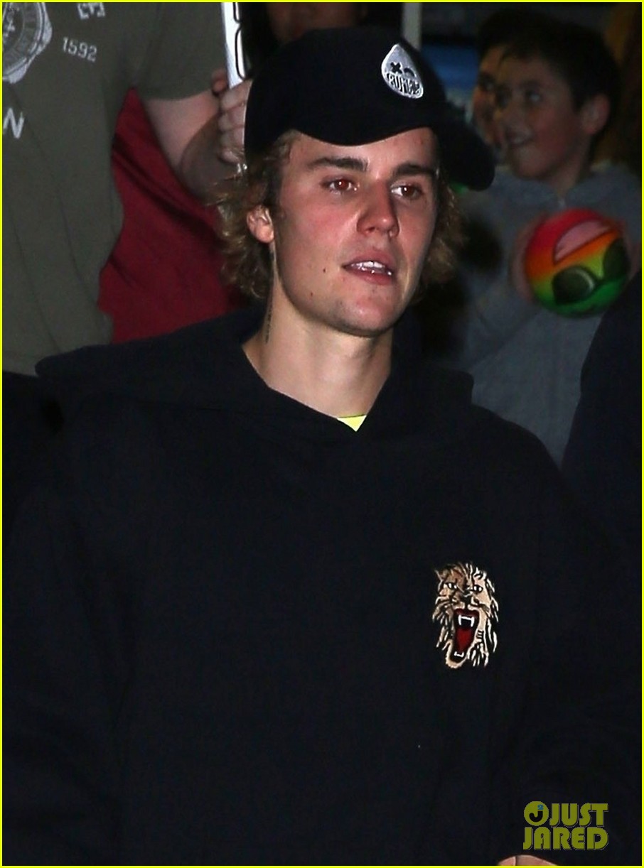 Justin Bieber Hits the Ice For Late Night Hockey Game | Photo 1139208 ...