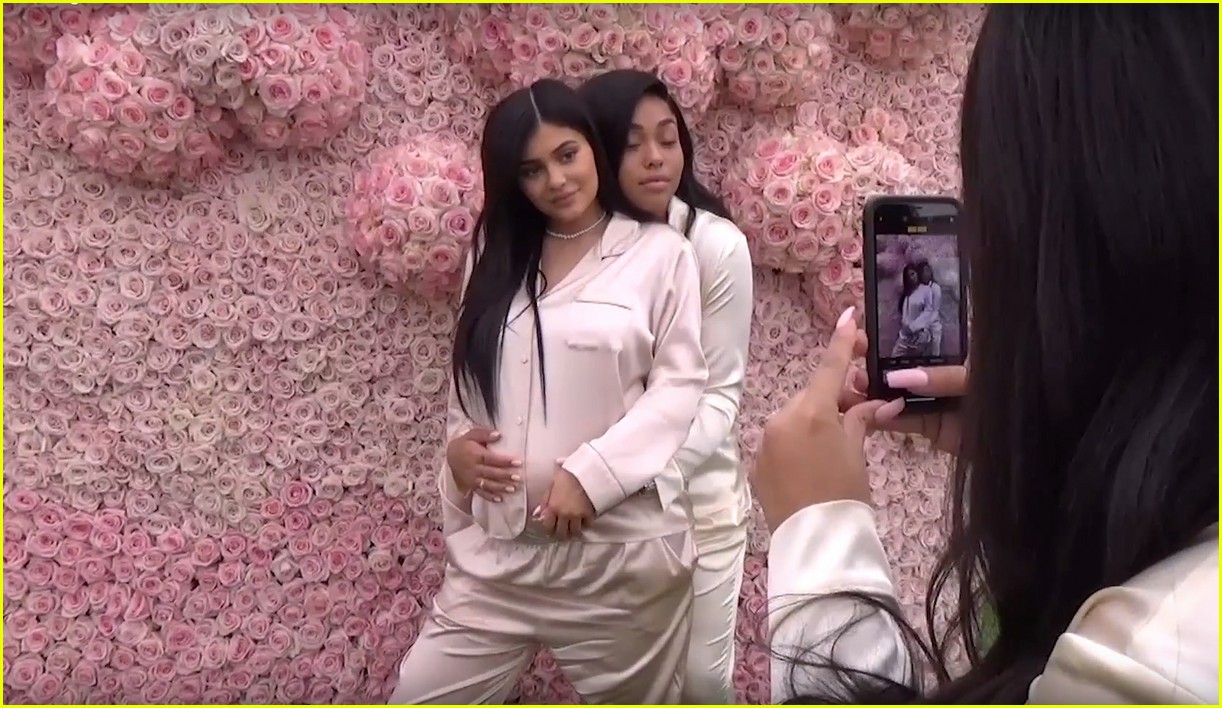 Kylie Jenner Spotted For First Time Since Giving Birth Photo 1139157