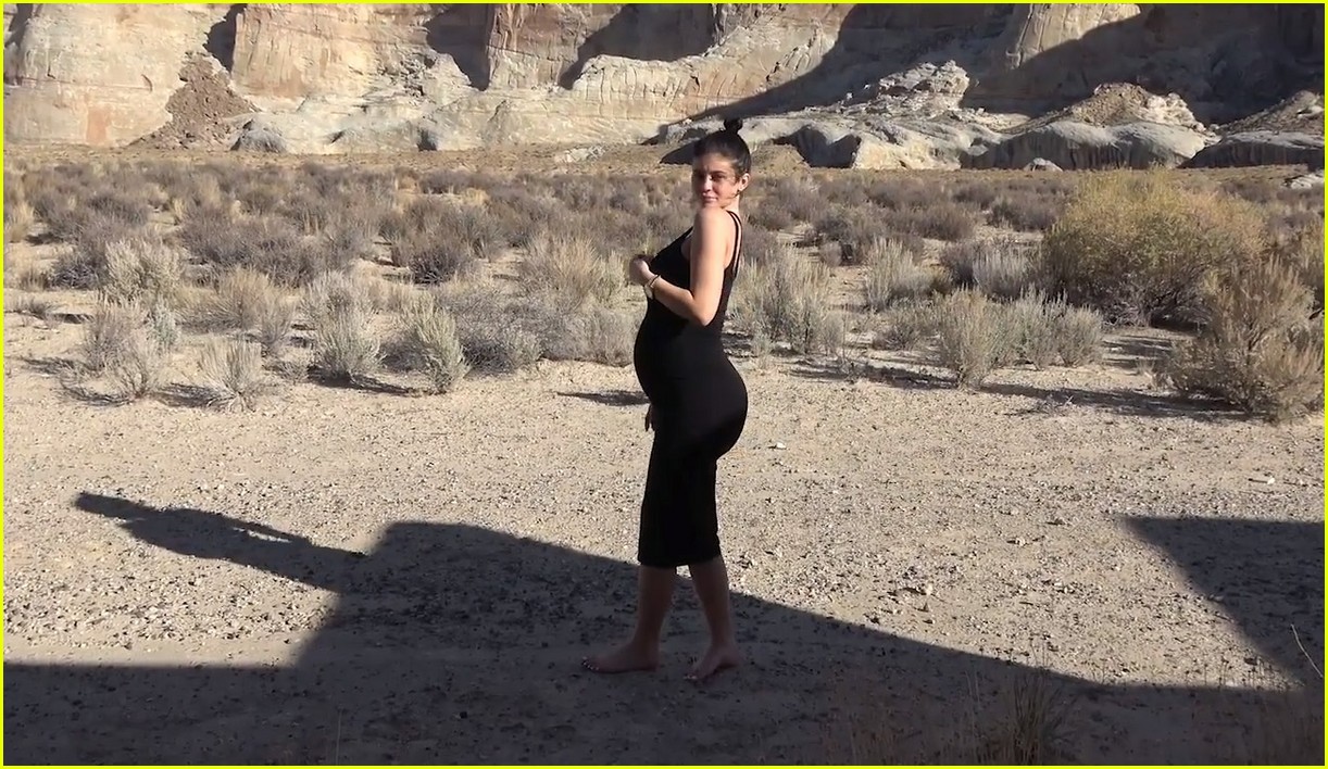 Full Sized Photo of kylie jenner gives birth 10 Kylie Jenner Gives