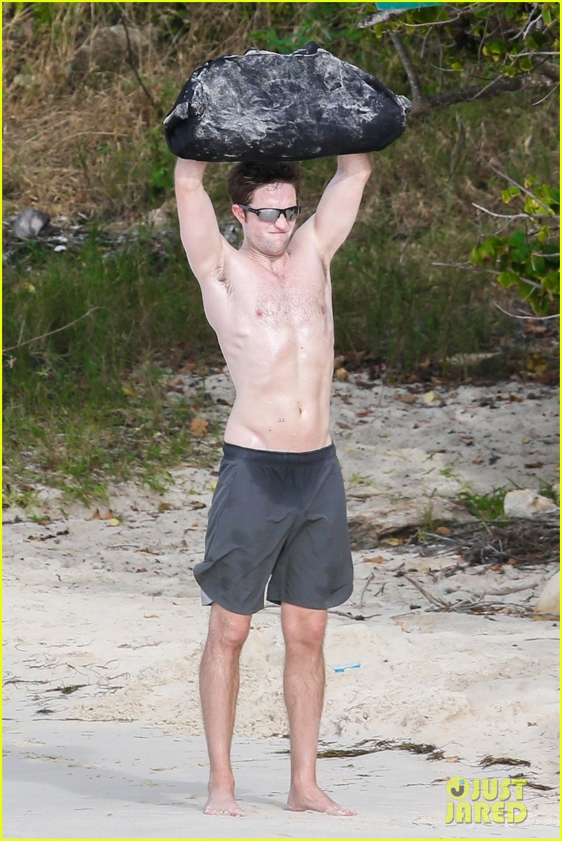 Robert Pattinson Has Never Looked Hotter Than In These Shirtless Pics Photo 1137788 Photo