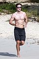 robert pattinson bares ripped body while shirtless in antigua 27