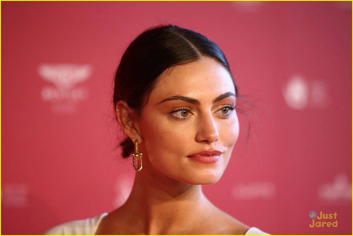 Full Sized Photo of phoebe tonkin maas gala aus ladies first 02