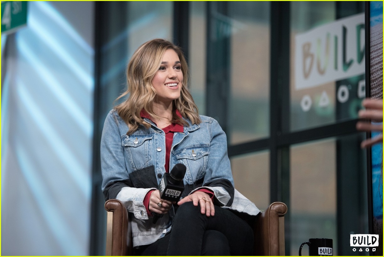 Sadie Robertson Celebrates 'Live Fearless' Book Release in NYC | Photo ...