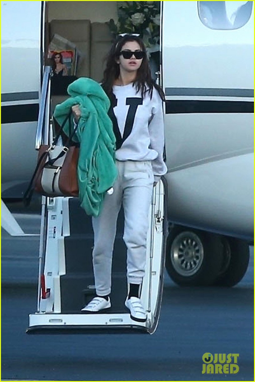 Selena Gomez Elevates Her Airport Style With a Color-Block Bag