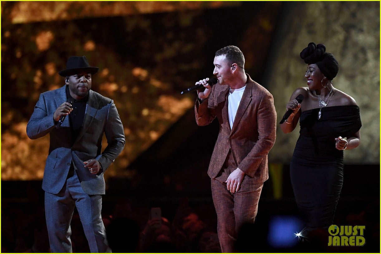 sam smith wows the crowd with too good at goodnyes performance at brit awards 2018 09
