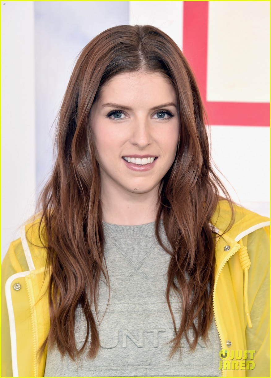 Pitch Perfect 3's Hailee Steinfeld & Anna Kendrick Attend Hunter for