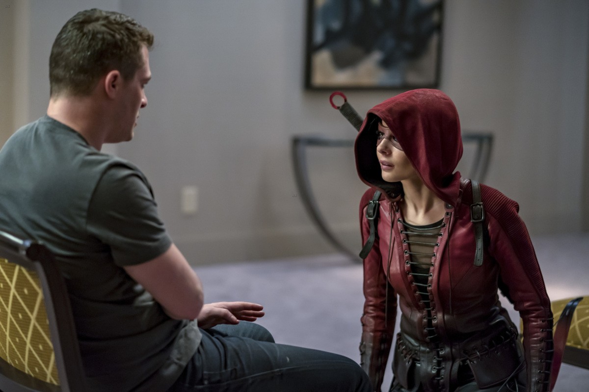 Thea Kisses Roy As Colton Haynes Returns To Arrow Tonight Watch The Clip Photo 1145666 9979