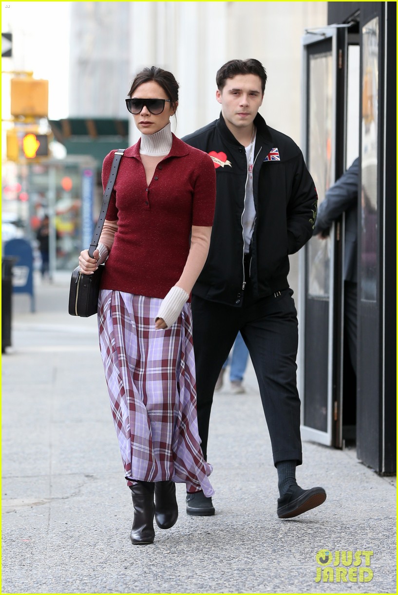 brooklyn beckham flashes a grin at breakfast with mom victoria 01