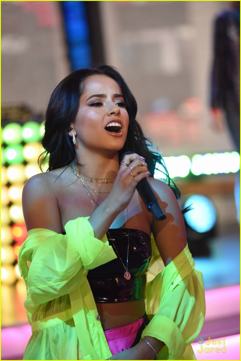 Becky G Brings Mad Love To Gma With Sean Paul And David Guetta Photo 1148515 Photo Gallery