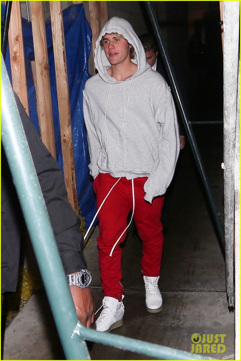 Justin Bieber Goes Out for Late-Night Birthday Dinner in Beverly Hills