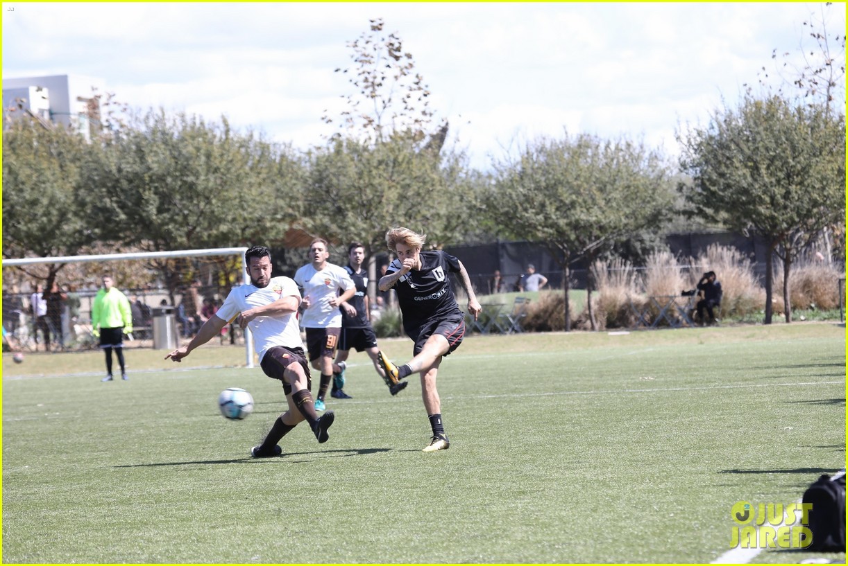 Full Sized Photo Of Justin Bieber Plays Soccer 51 Justin Bieber Has A 