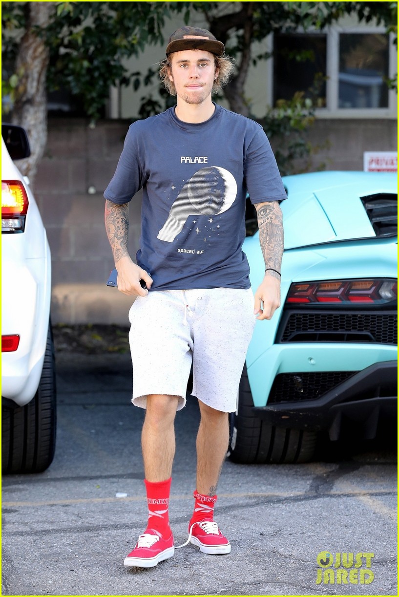 Full Sized Photo of justin bieber runs off after a spa visit 05 ...