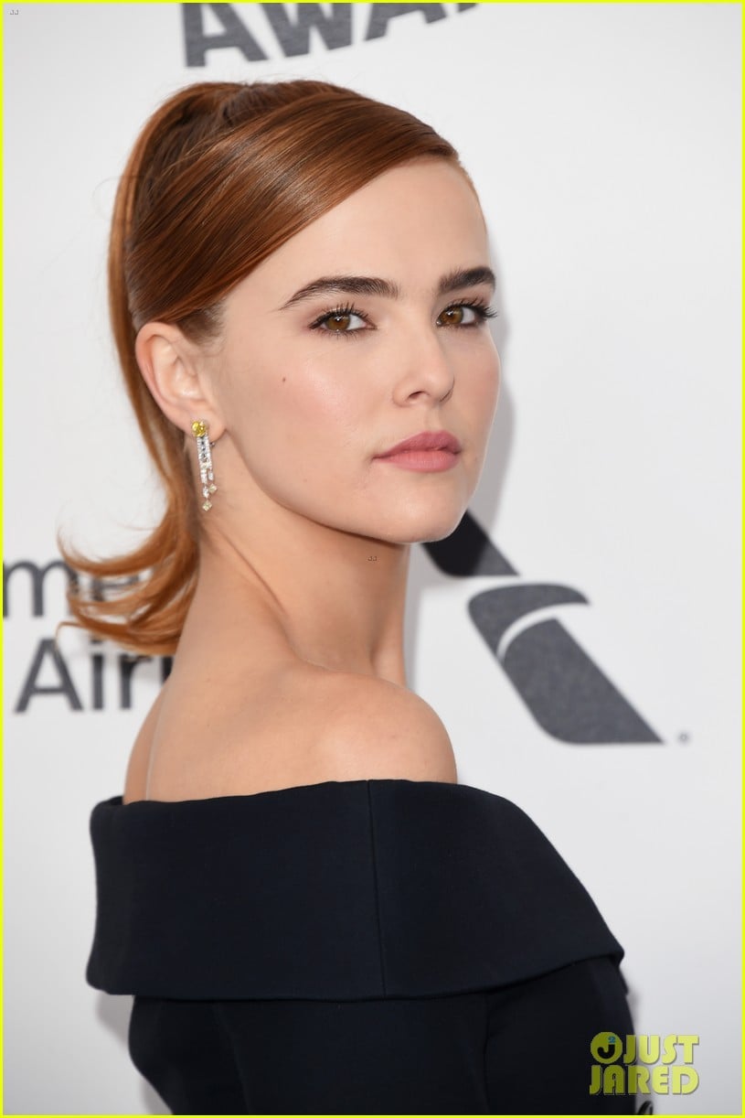 zoey deutch and haley lu richardson join forces at spirit awards 2018 01