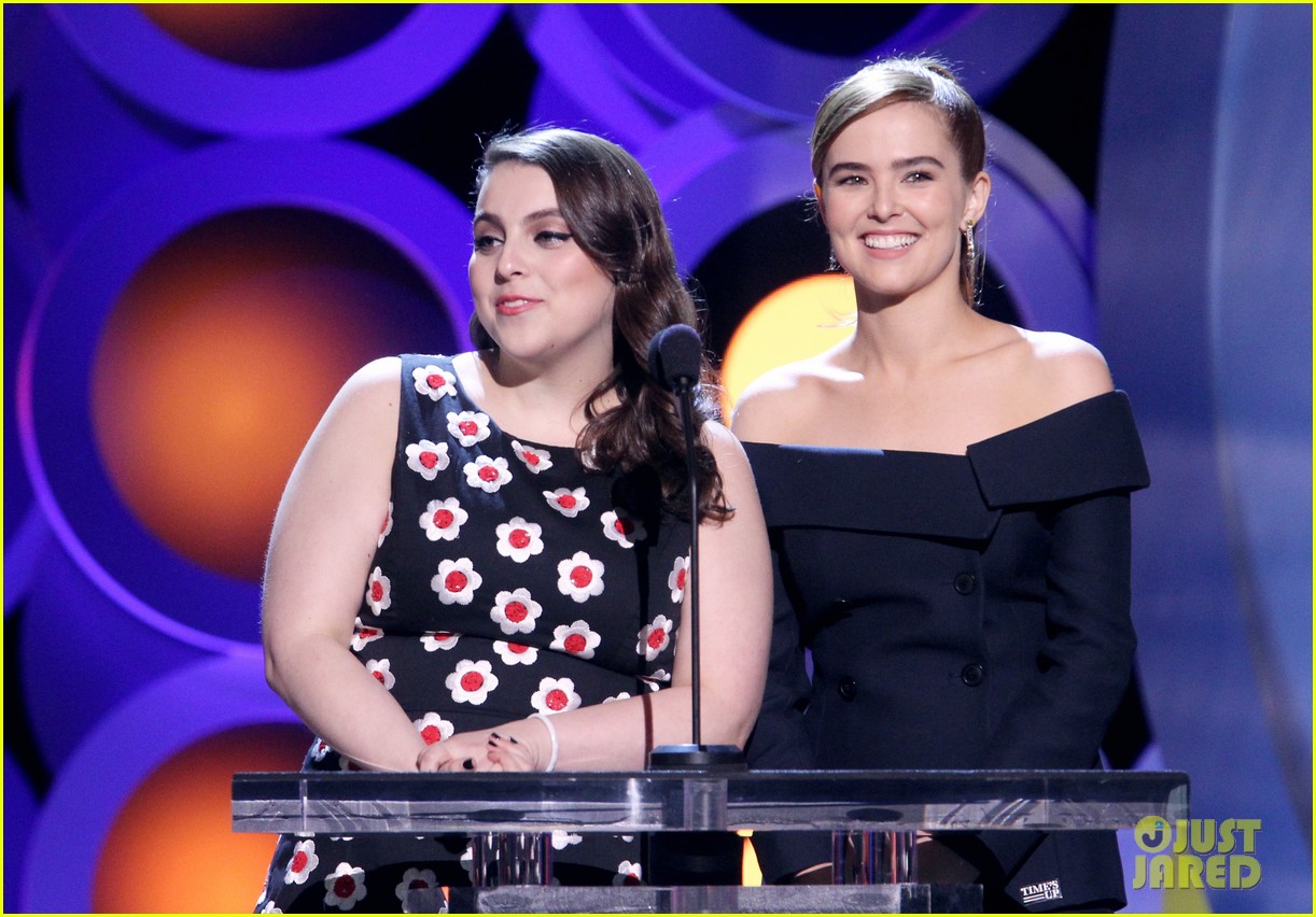 zoey deutch and haley lu richardson join forces at spirit awards 2018 05
