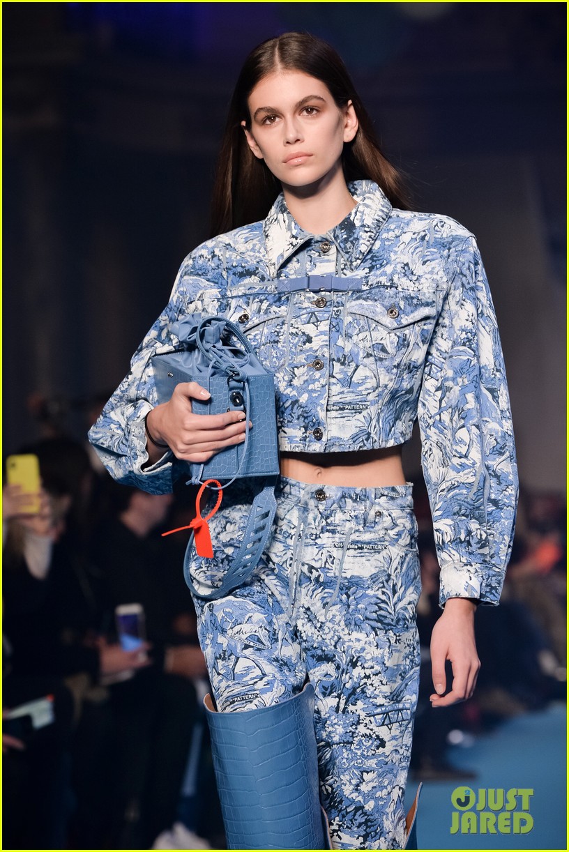 Full Sized Photo of bella hadid kaia gerber off white show 04 | Bella ...