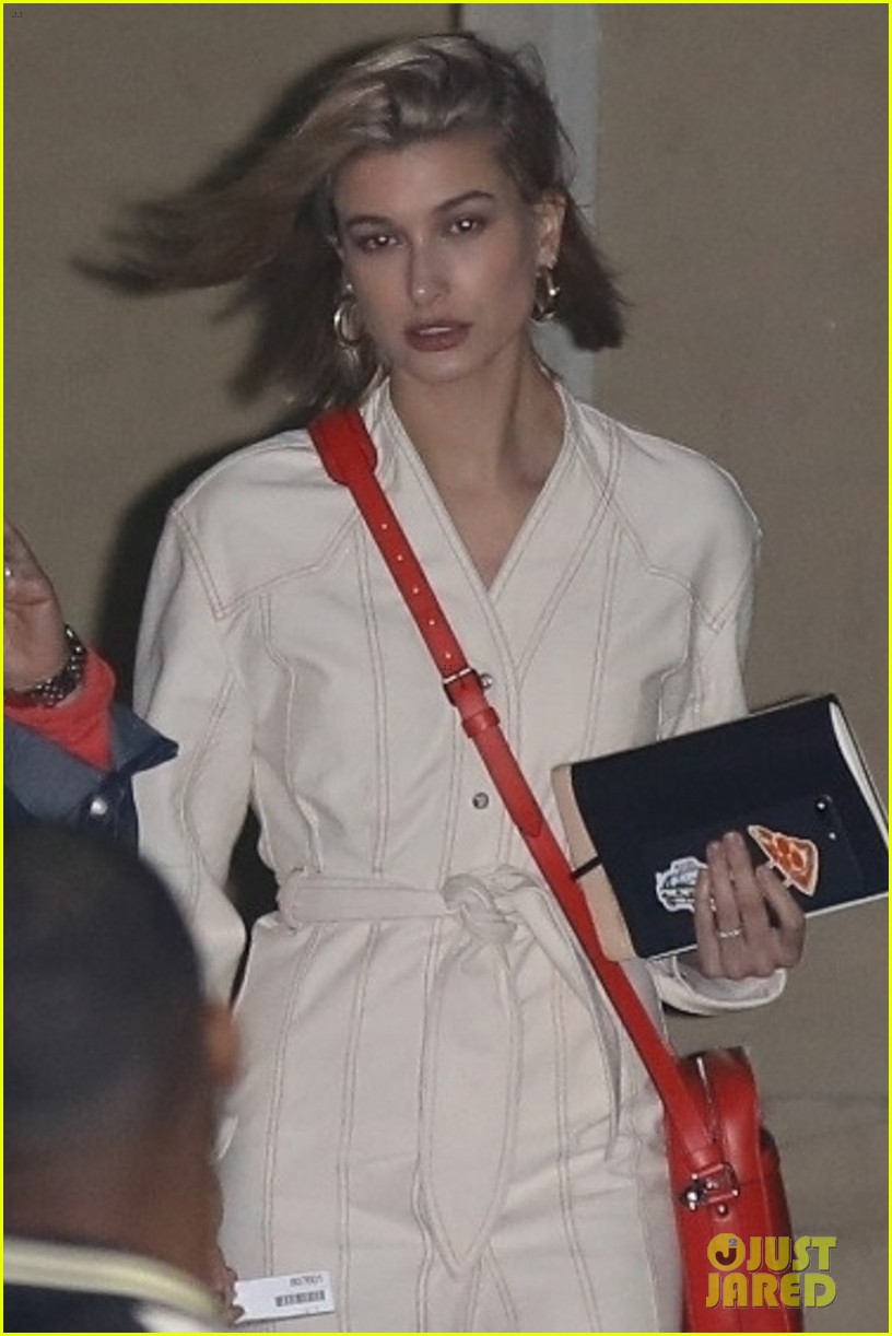 Hailey Baldwin Goes to Church & Steps Out for Dinner! | Photo 1151013