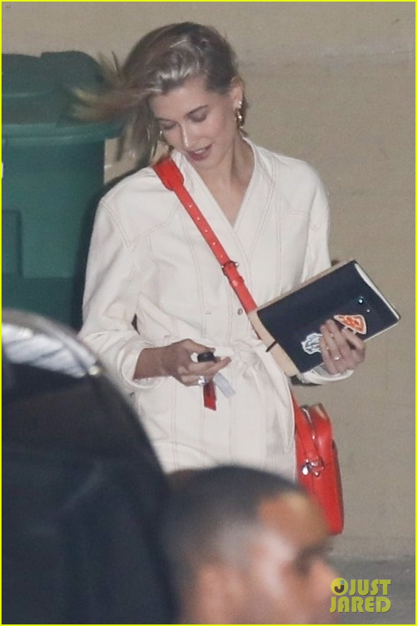 Hailey Baldwin Goes to Church & Steps Out for Dinner! | Photo 1151015