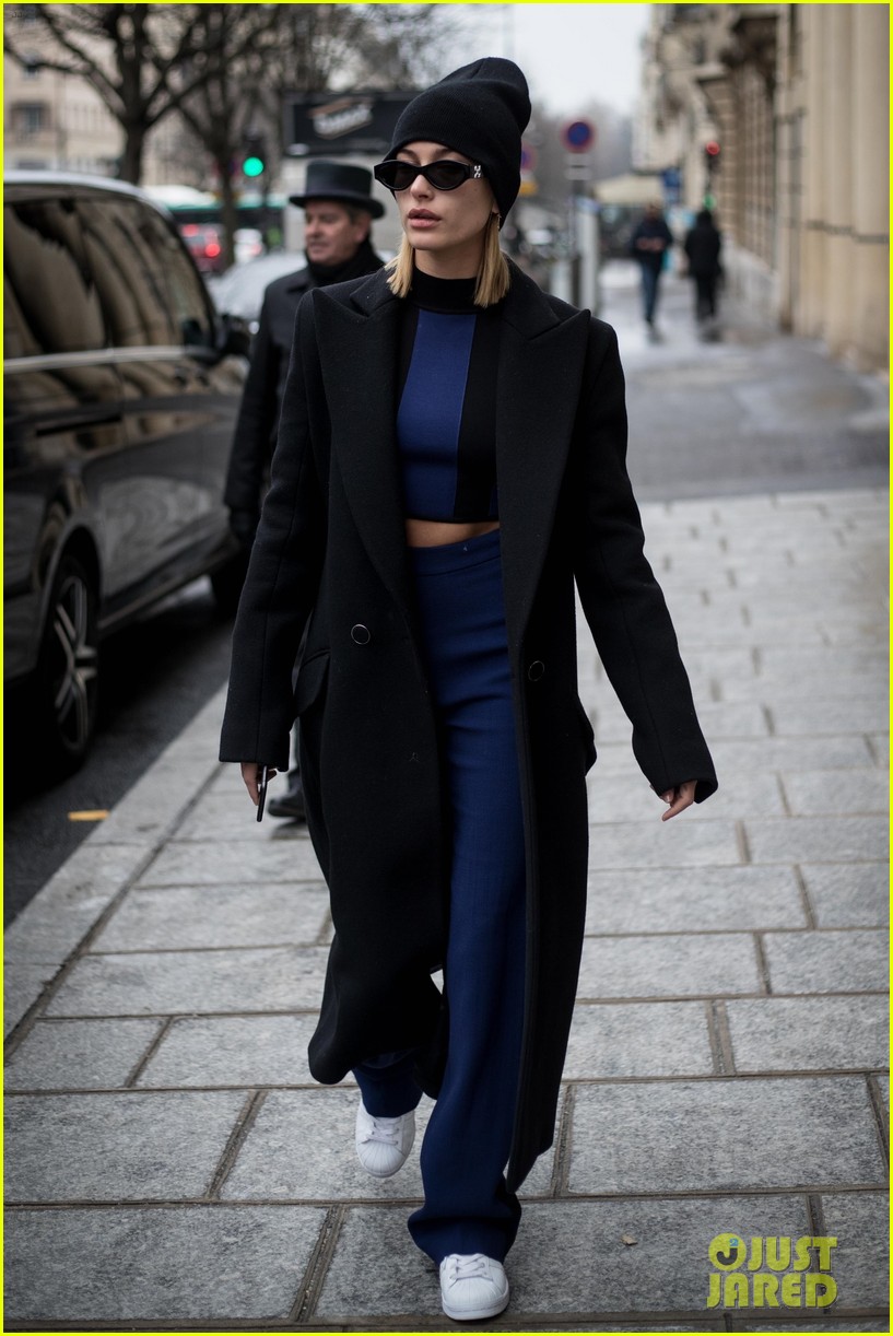 Hailey Baldwin Looks Cool While Stepping Out During Paris Fashion Week ...