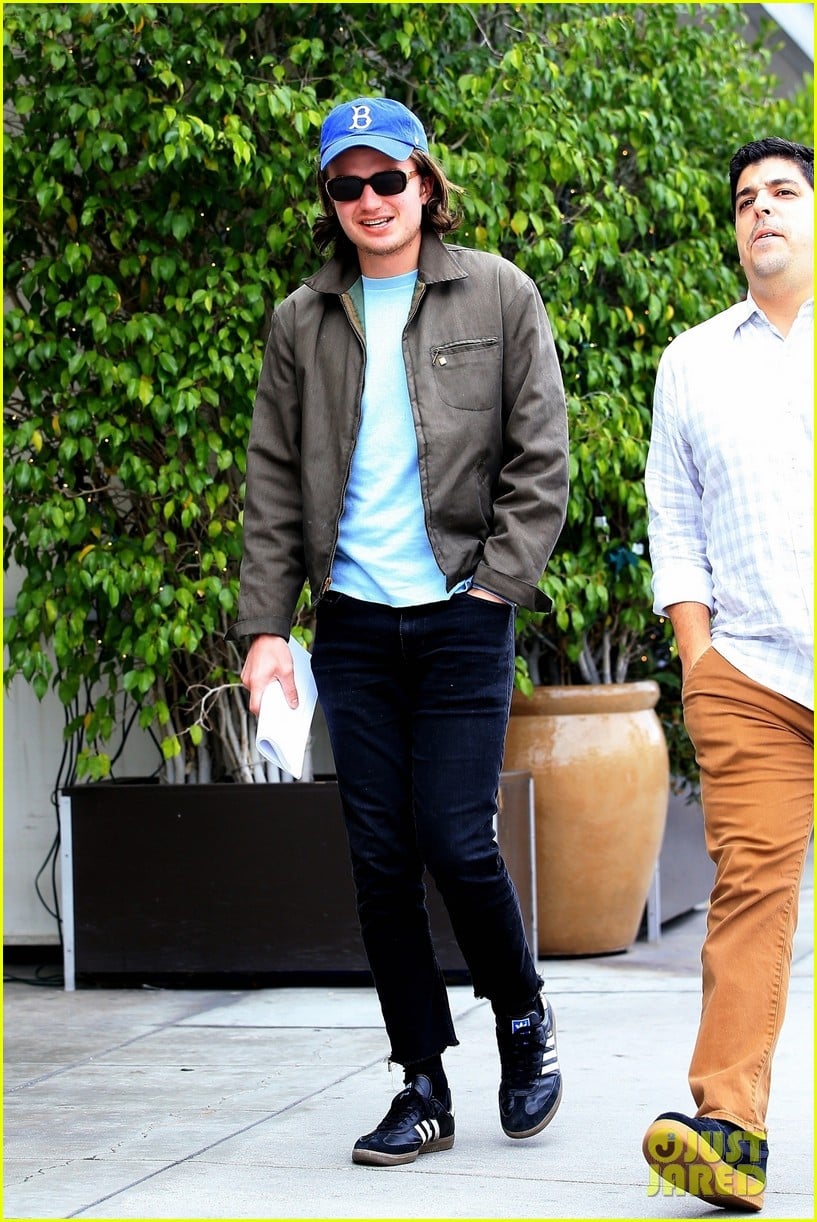 Joe Keery Grabs Lunch in Beverly Hills With Friends!: Photo 1147901 | Joe  Keery Pictures | Just Jared Jr.