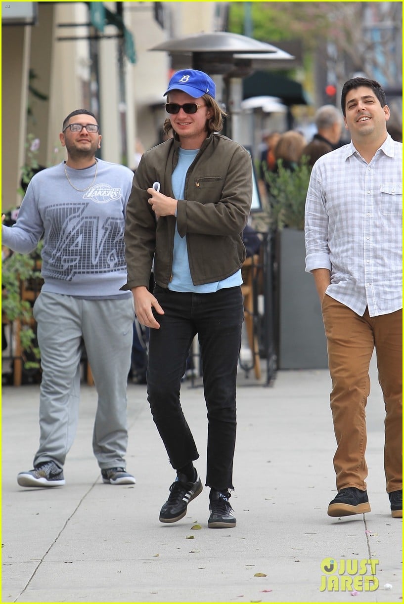 Joe Keery Grabs Lunch in Beverly Hills With Friends!: Photo 1147903 | Joe  Keery Pictures | Just Jared Jr.