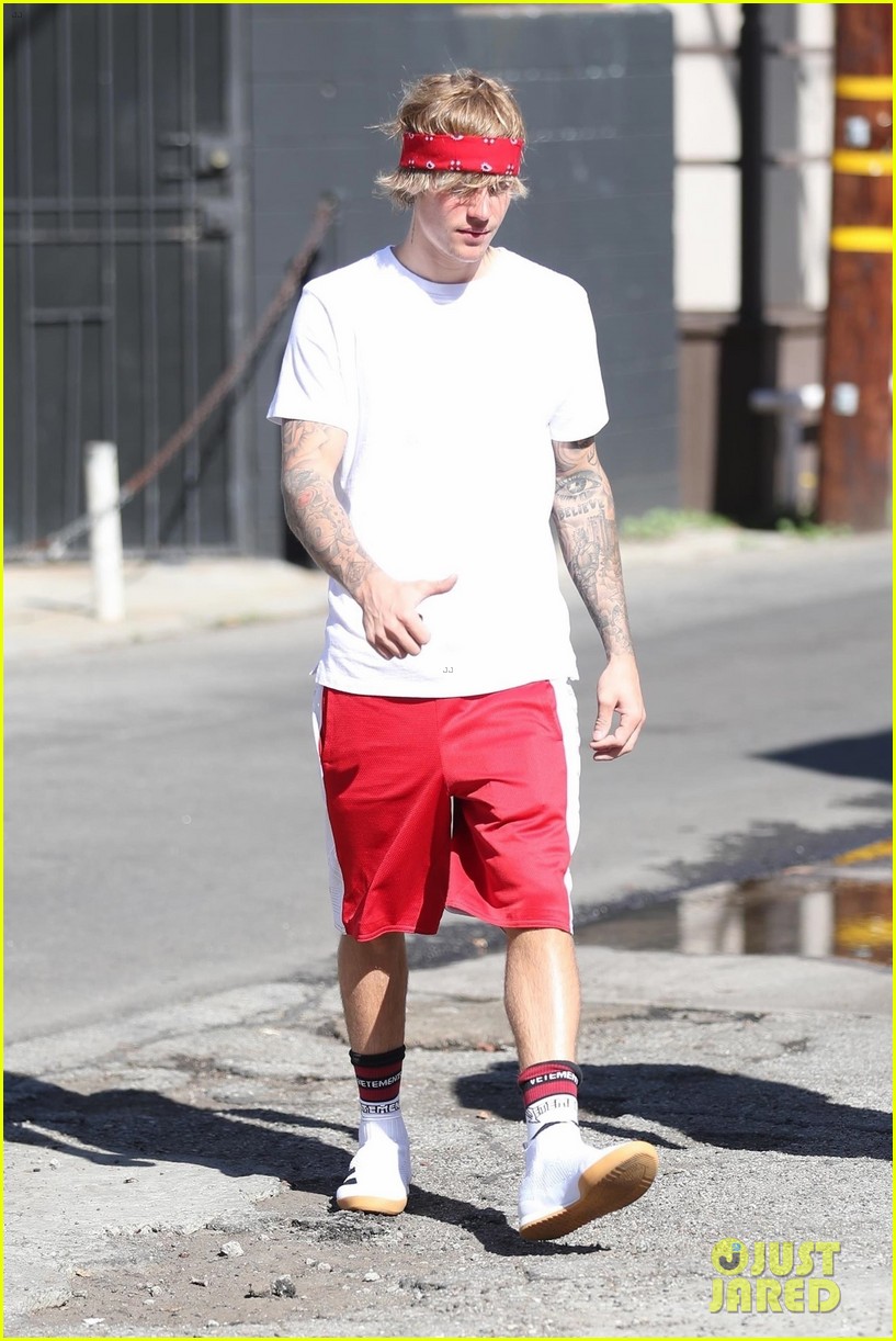 Justin Bieber Looks Hot While Going for a Ride in His New Car in West ...
