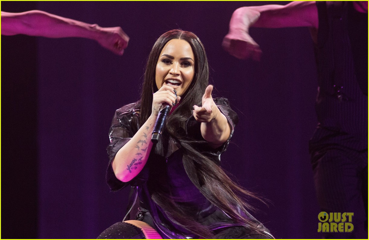 Demi Lovato Thanks Fans for Saving Her Life in Tearful Speech Photo